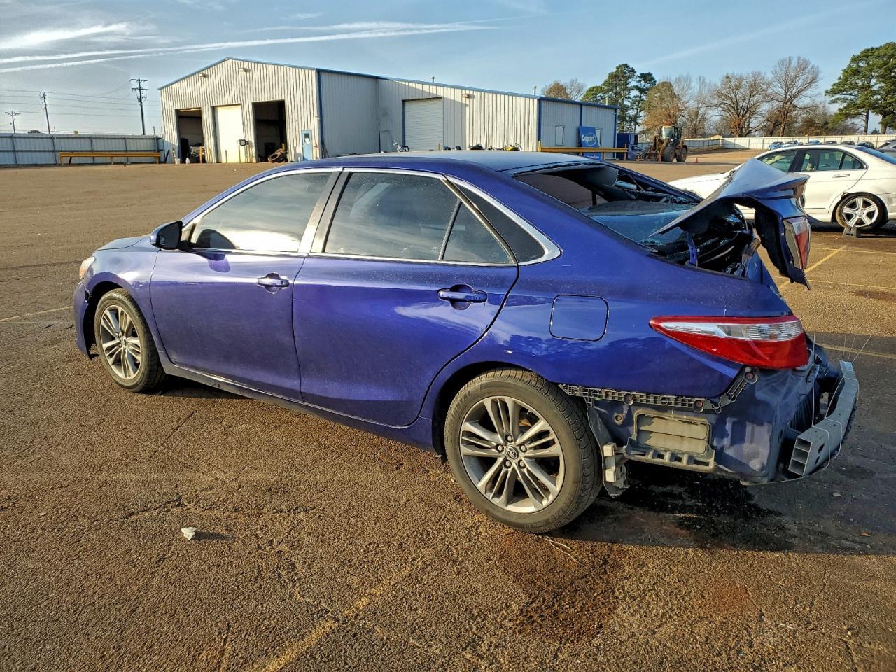2016 Toyota Camry Le - Image 2