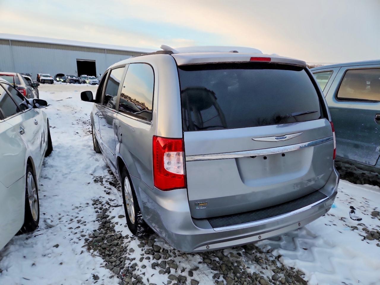 2015 Chrysler Town And C - Image 2