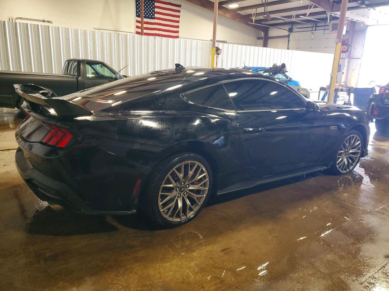 2024 Ford Mustang Gt - Фото 3