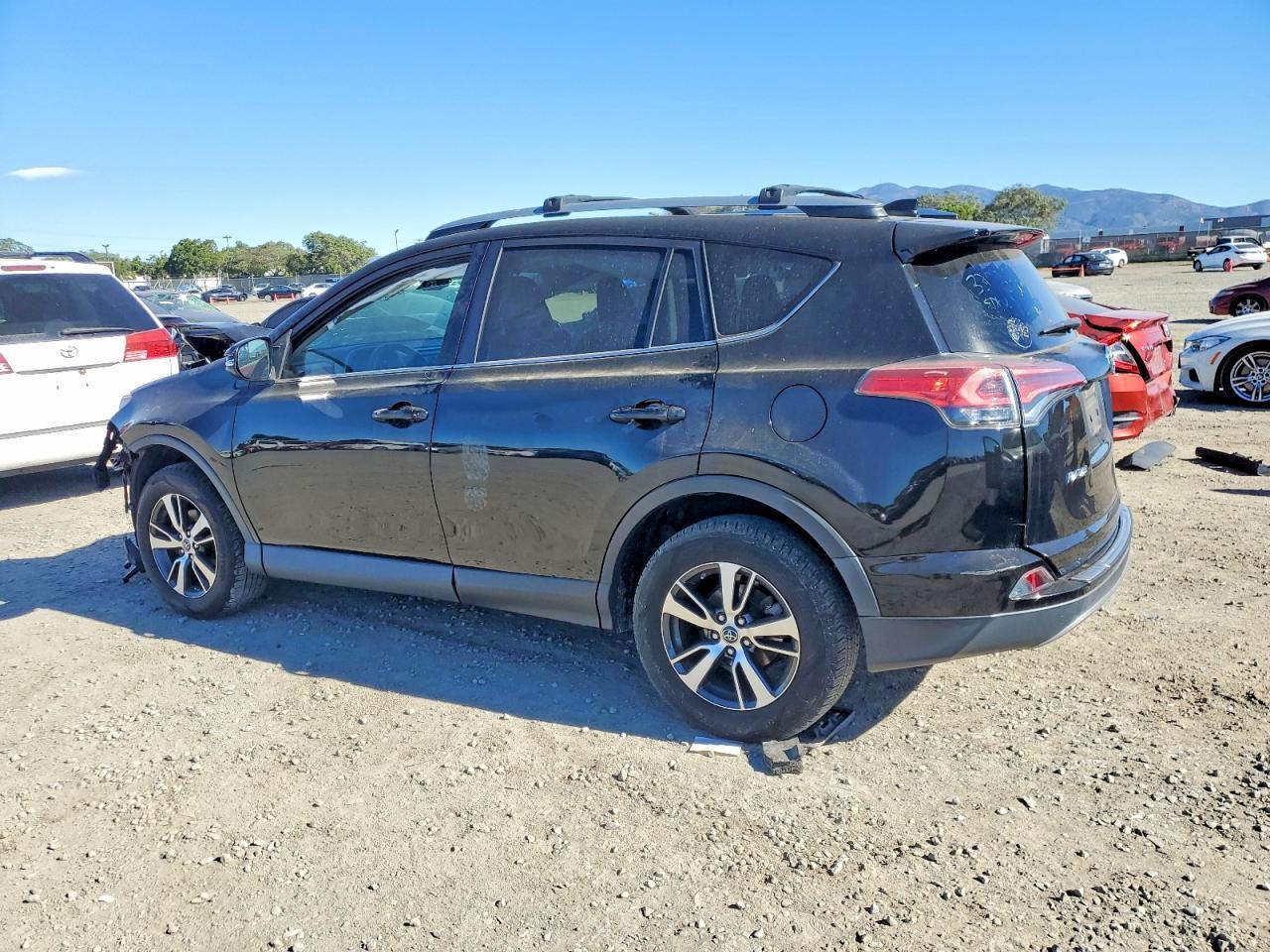 2017 Toyota Rav4 Xle - Фото 2