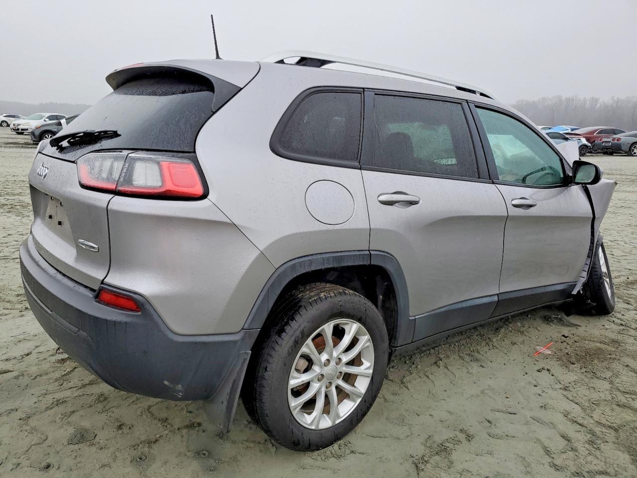 2020 Jeep Cherokee Latitude - Image 3