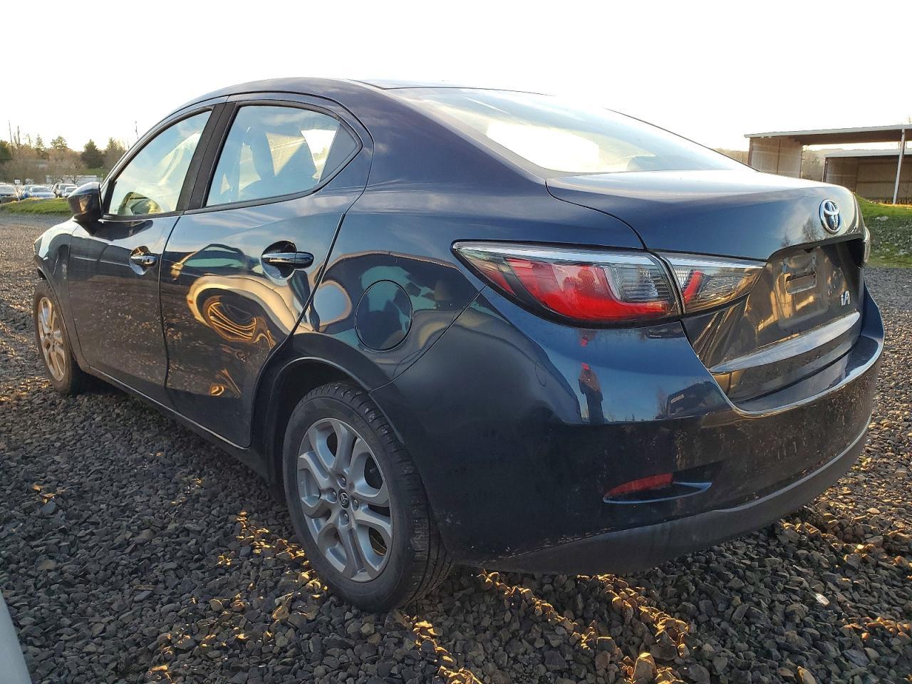 2017 Toyota Yaris Ia - Фото 2