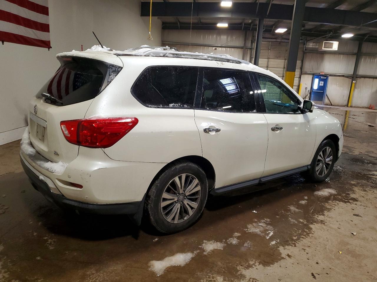 2017 Nissan Pathfinder S - Фото 3