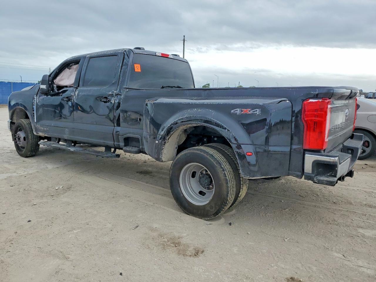 2025 Ford F350 Super Duty - Фото 2