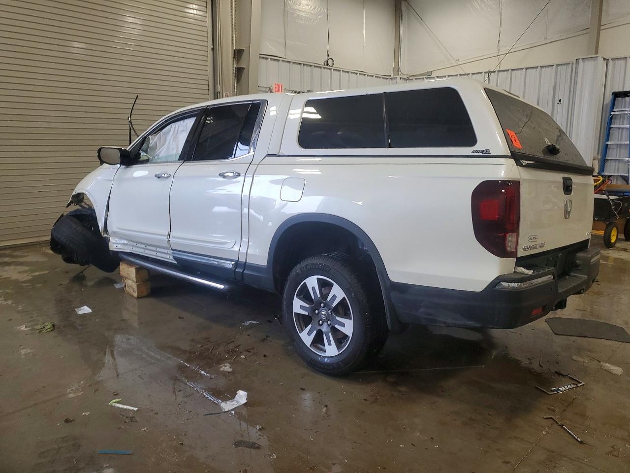 2017 Honda Ridgeline Rtl - Image 2