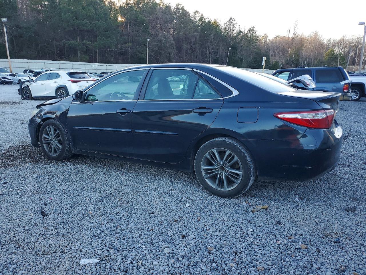 2015 Toyota Camry Le - Фото 2