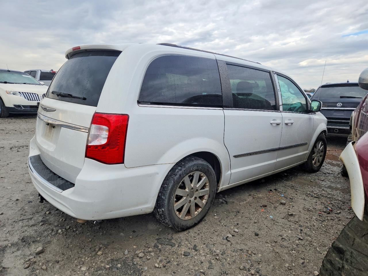 2015 Chrysler Town & Country Touring - Фото 3
