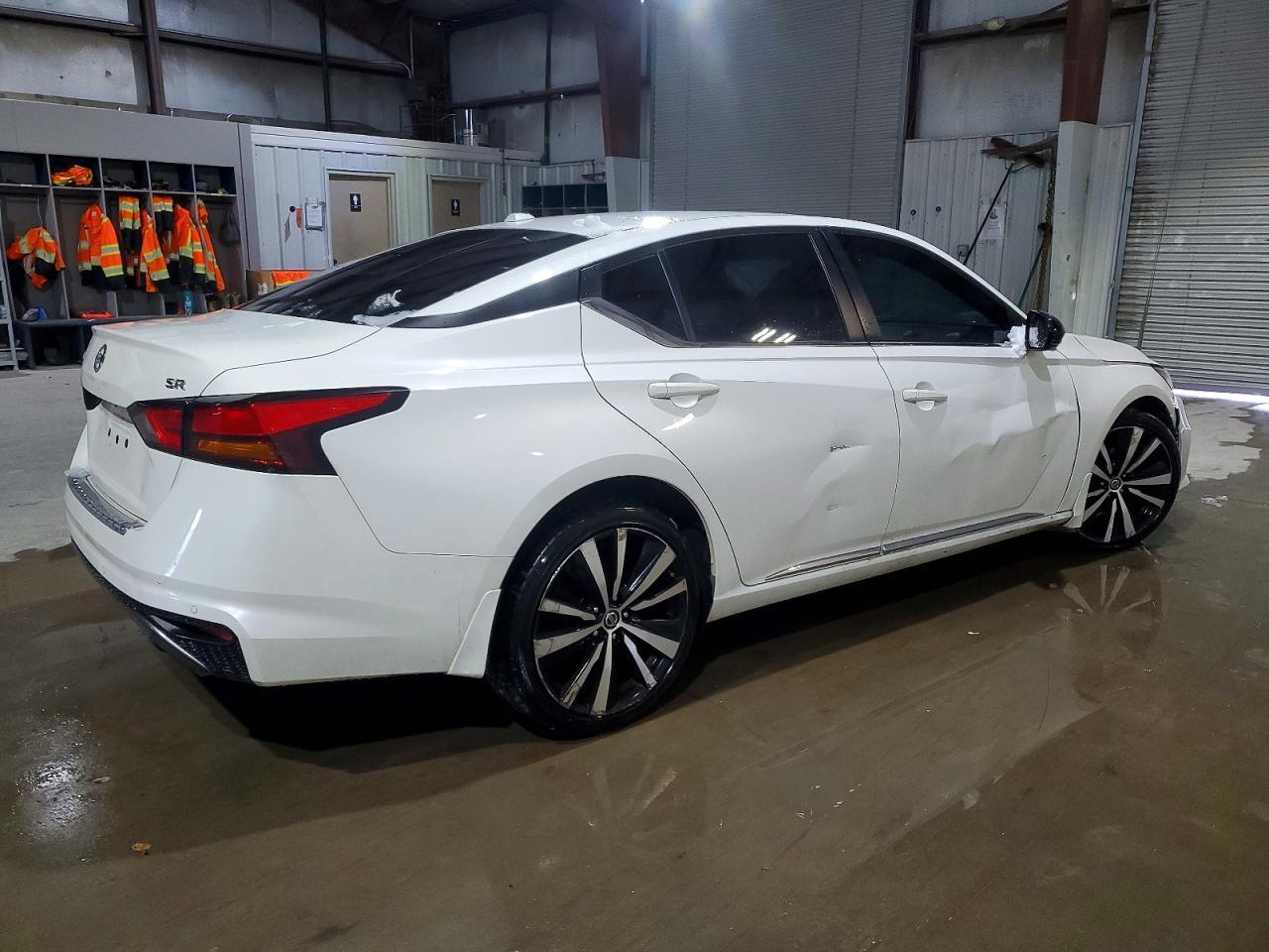 2021 Nissan Altima Sr - Image 3