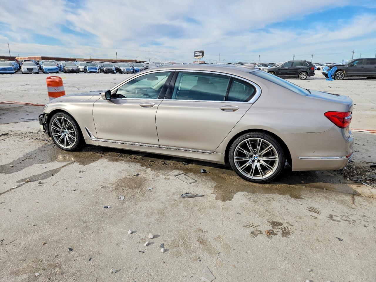 2016 BMW 740 I - Фото 2