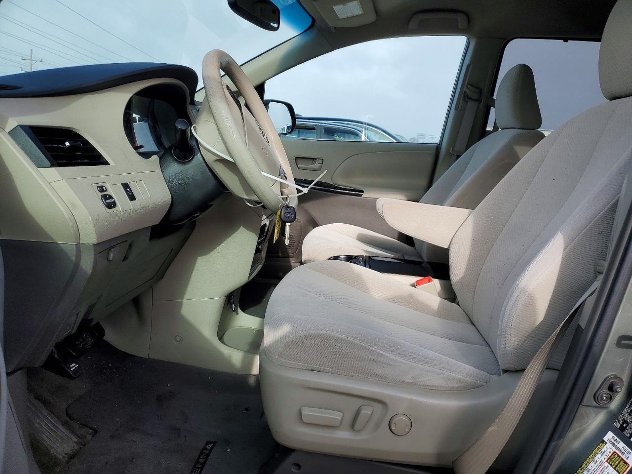 2011 Toyota Sienna Le - Фото 7