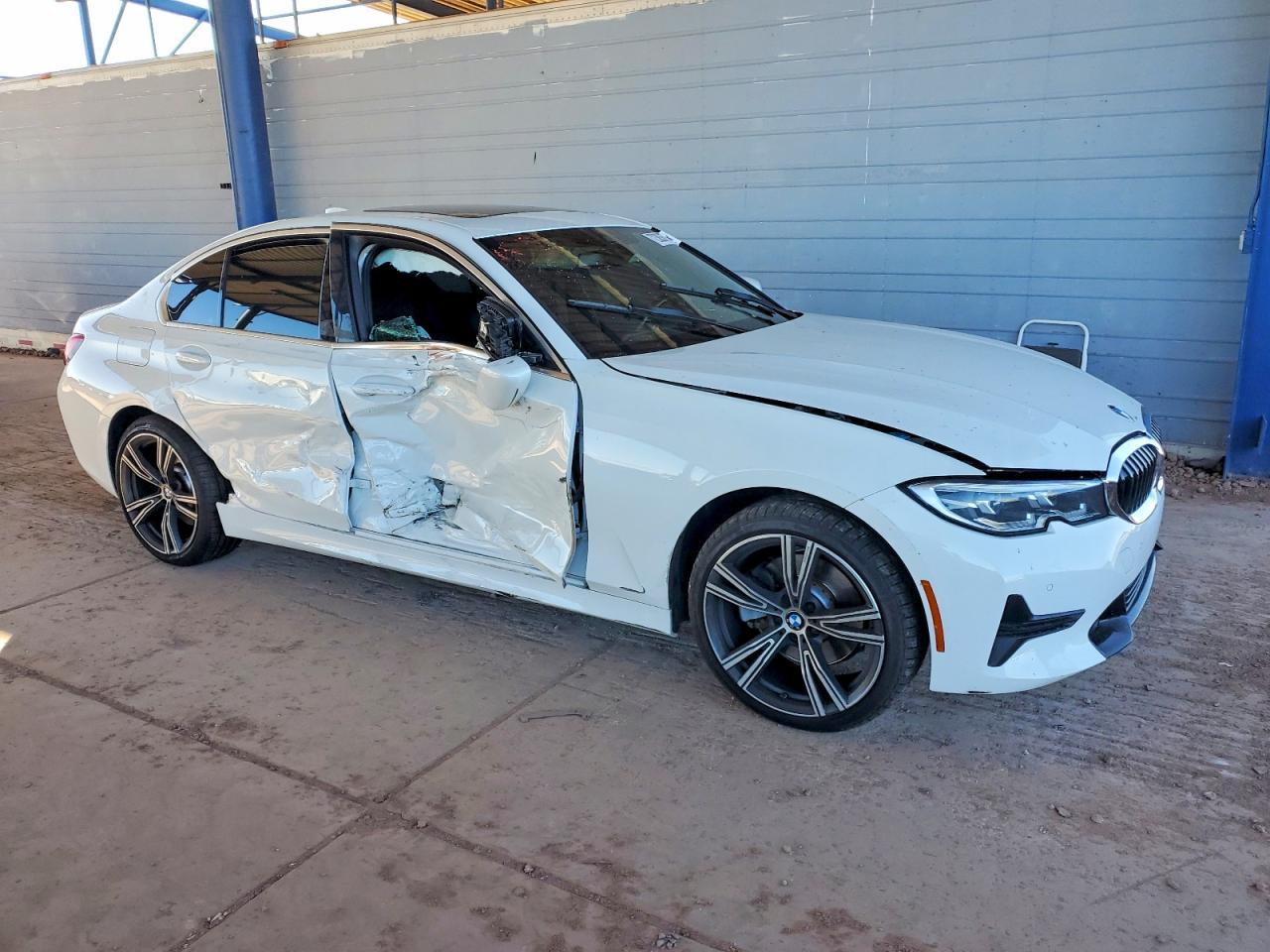 2021 BMW 330I - Фото 4