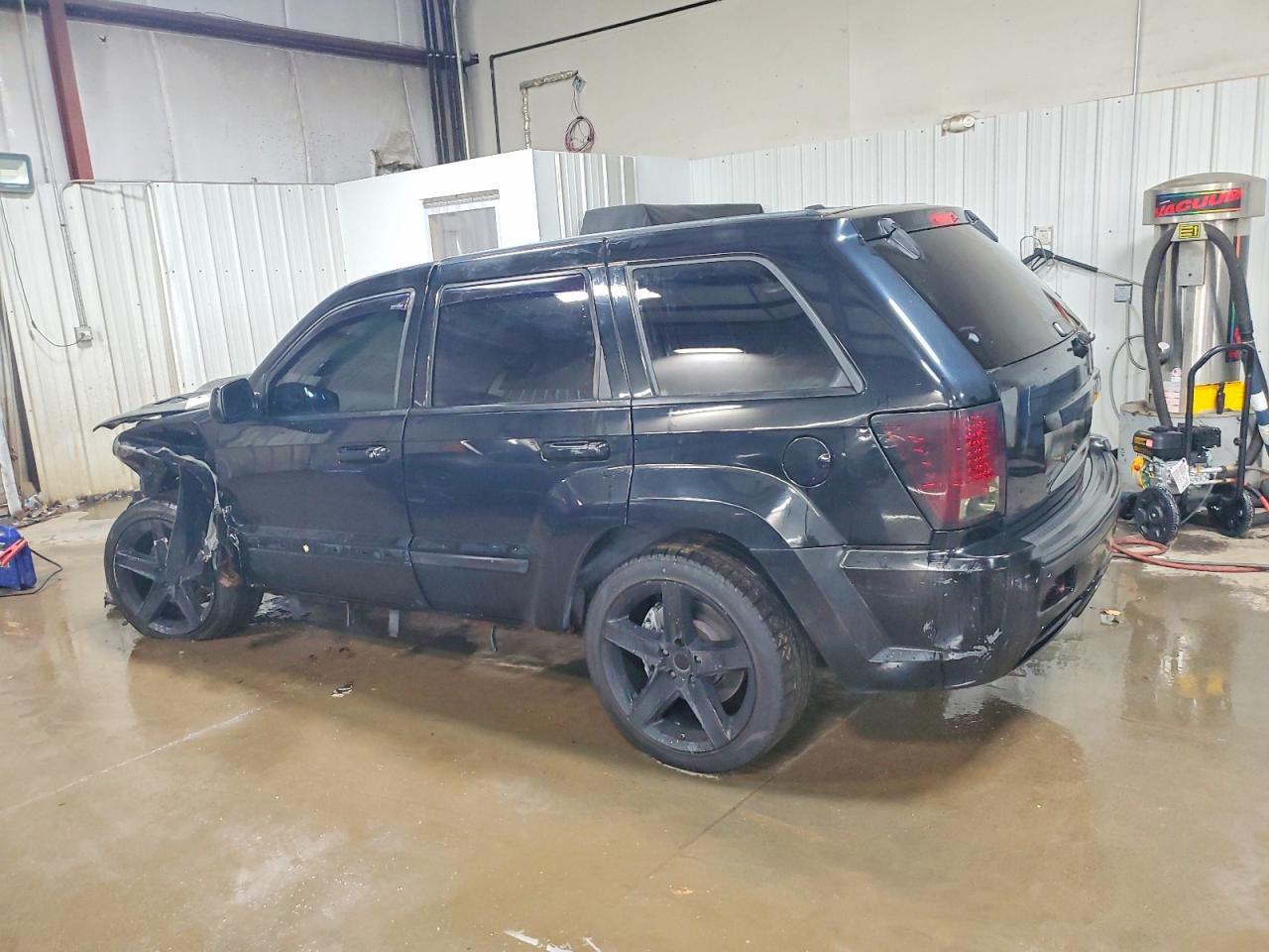 2007 Jeep Grand Cherokee Srt-8 - Image 2