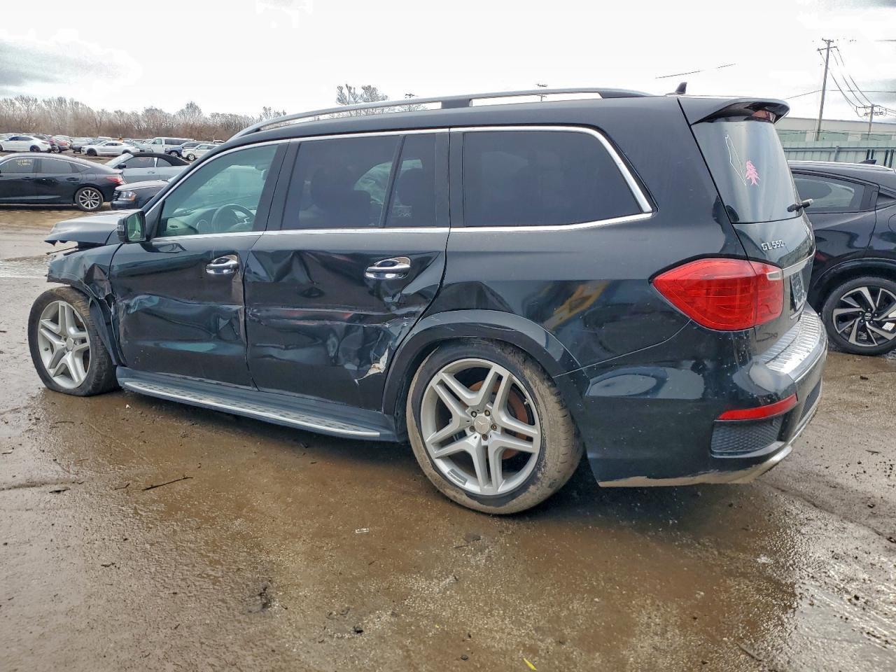 2015 Mercedes-Benz Gl 550 4Matic - Image 2