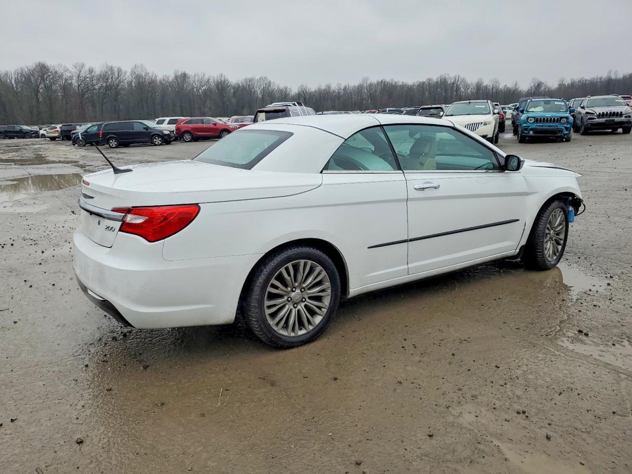 2013 Chrysler 200 Limited - Image 3
