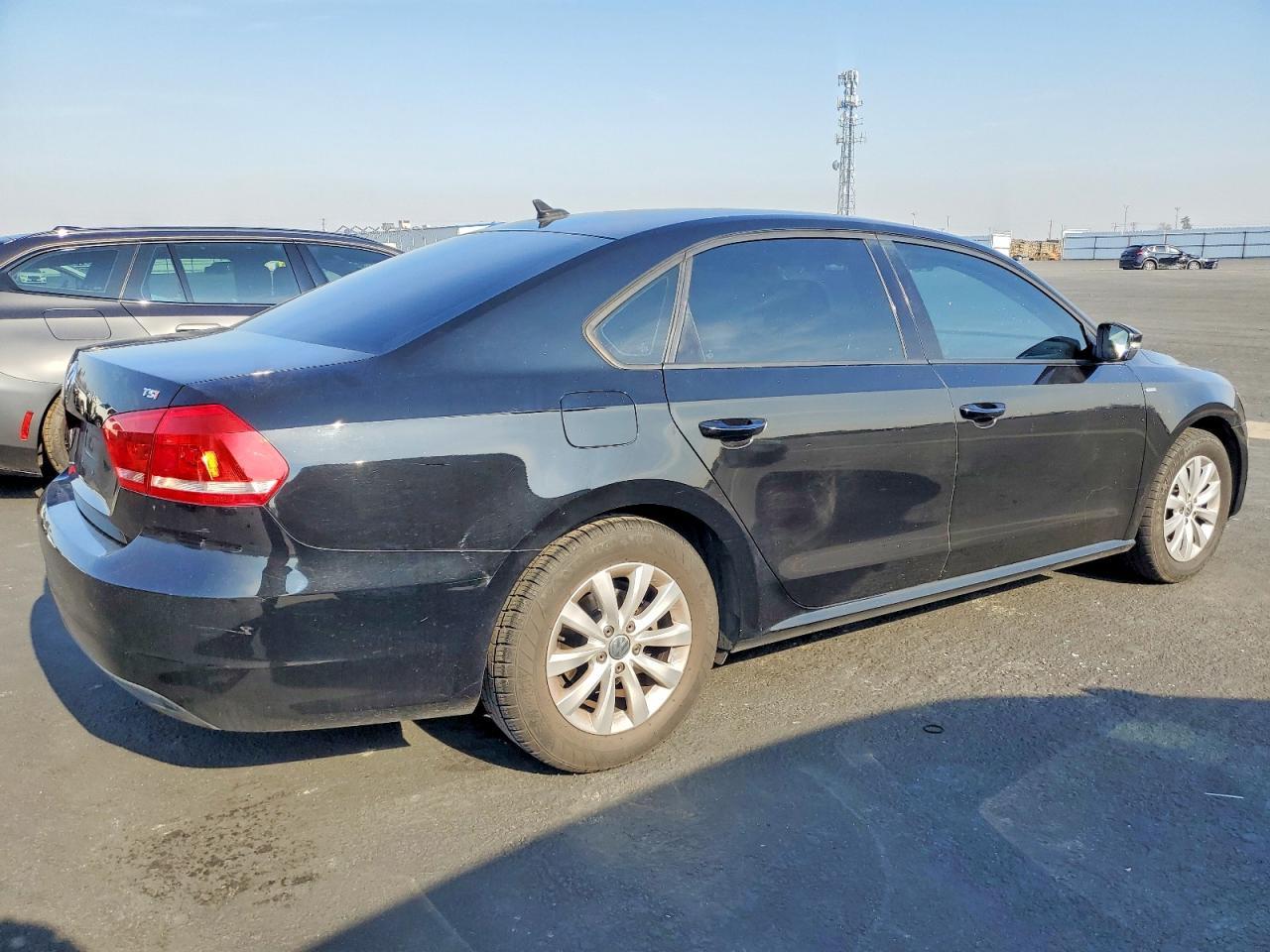 2015 Volkswagen Passat S - Фото 3