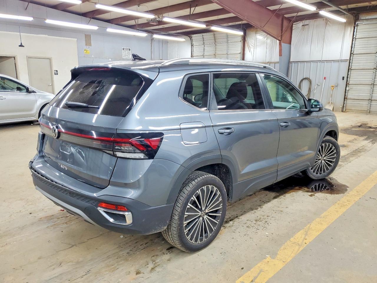 2025 Volkswagen Taos Se - Фото 3