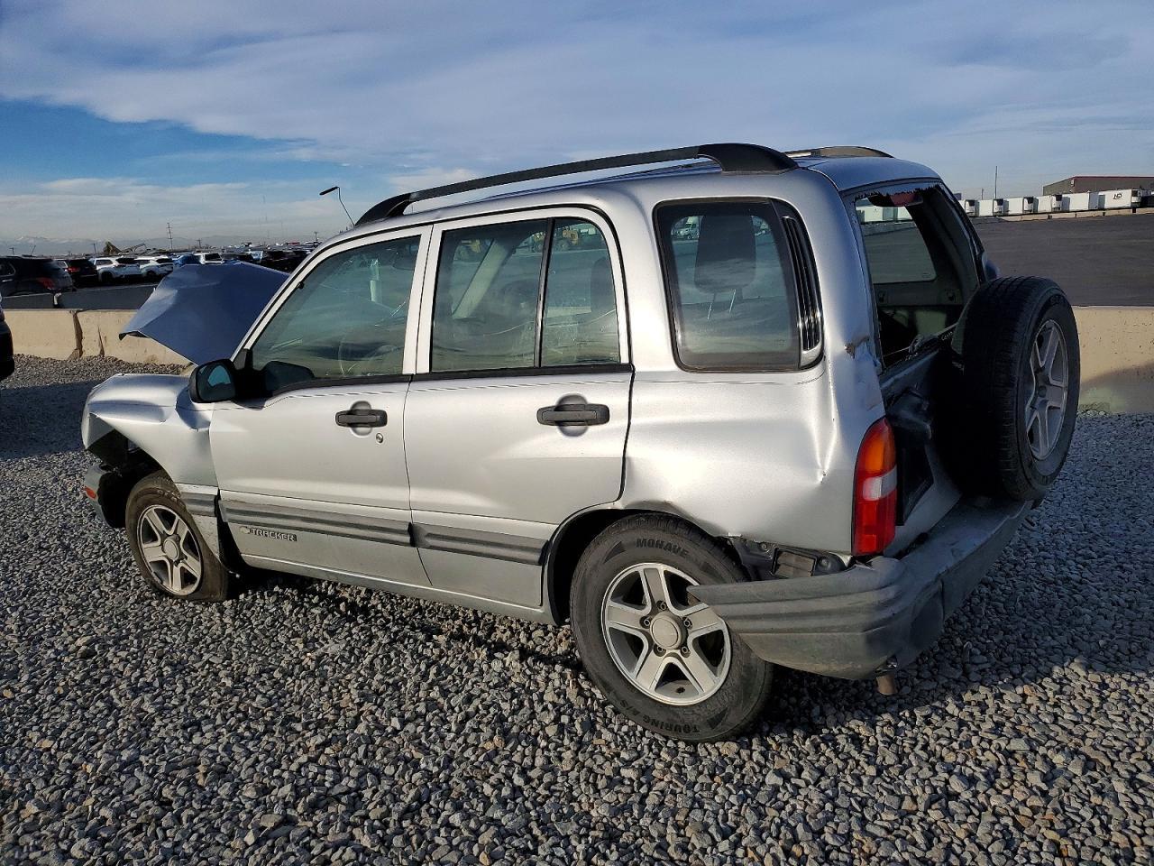 2004 Chevrolet Tracker - Фото 2