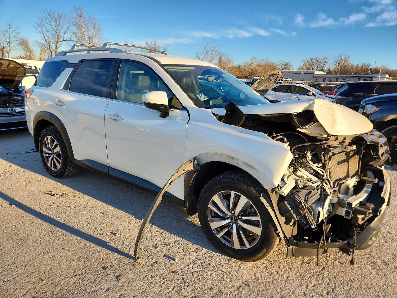 2023 Nissan Pathfinder Sl - Фото 4