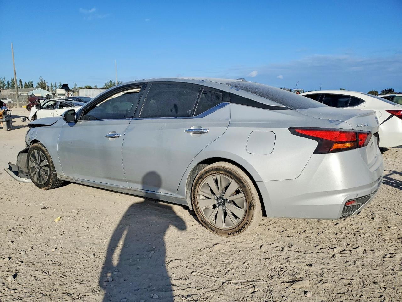 2022 Nissan Altima Sv - Image 2