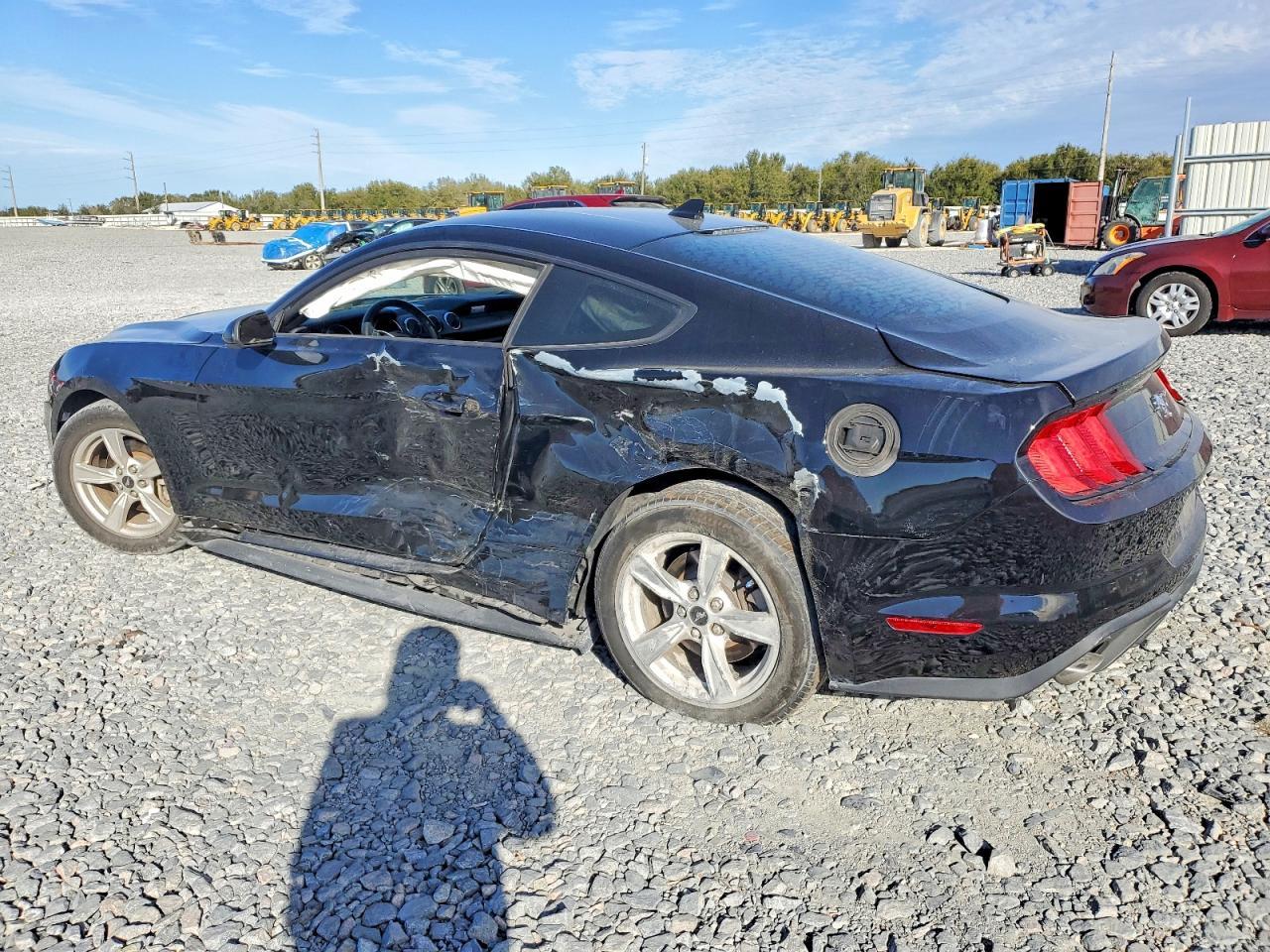 2022 Ford Mustang - Фото 2