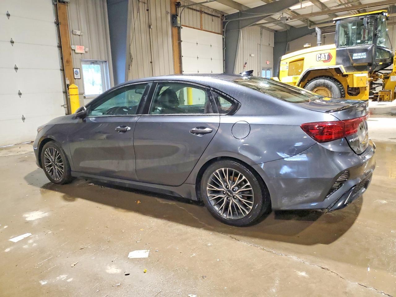 2022 Kia Forte Gt Line - Image 2