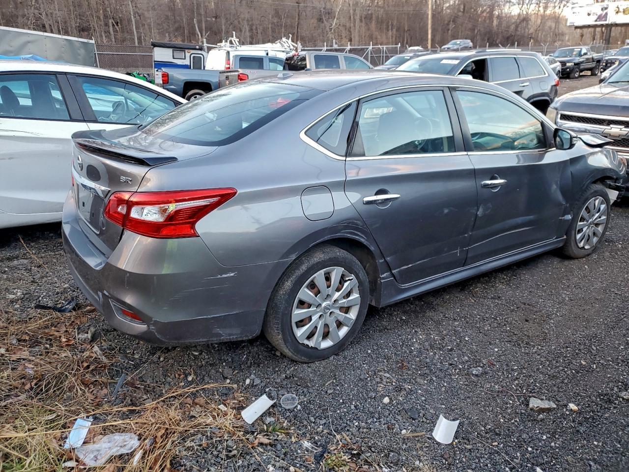 2017 Nissan Sentra S - Фото 3