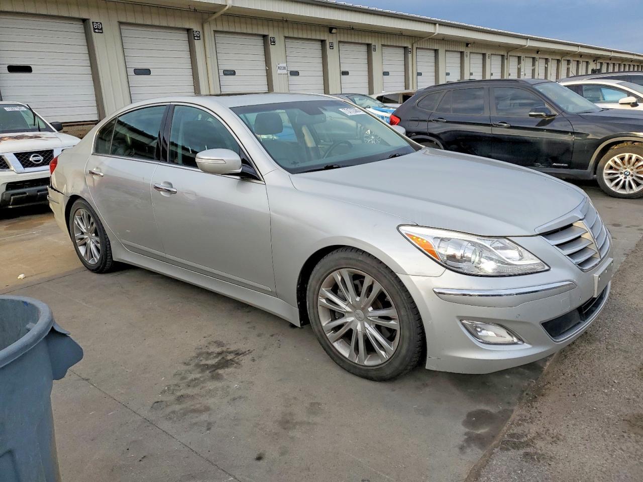 2013 Hyundai Genesis 3.8L - Фото 4