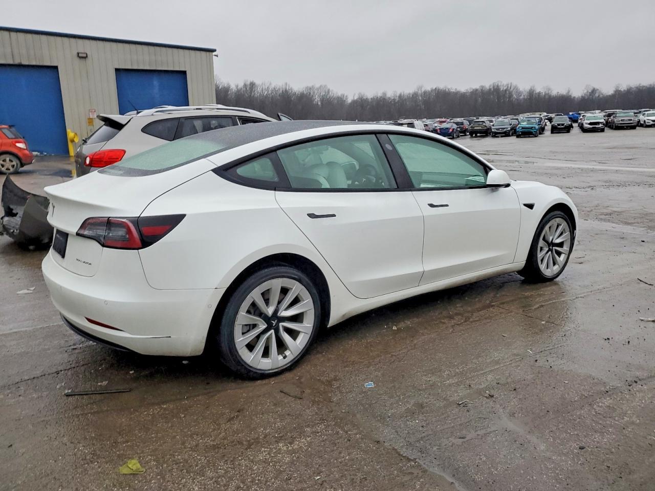 2022 Tesla Model 3 - Фото 3