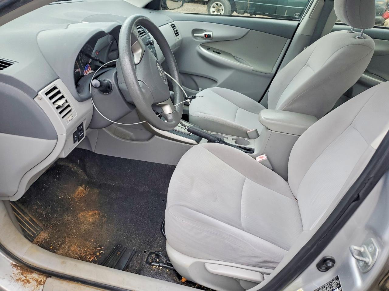 2010 Toyota Corolla Base - Фото 7