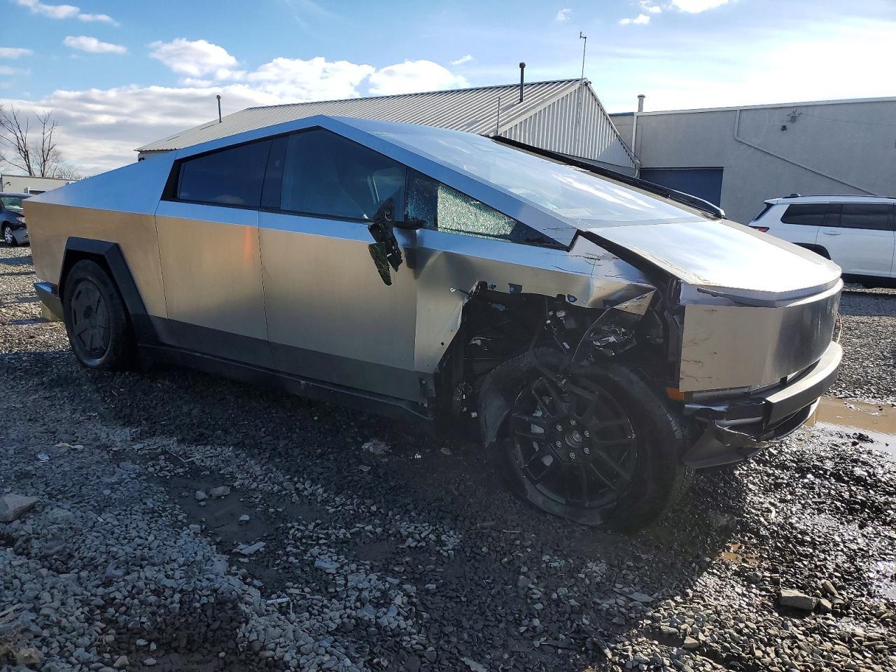 2025 Tesla Cybertruck - Фото 4