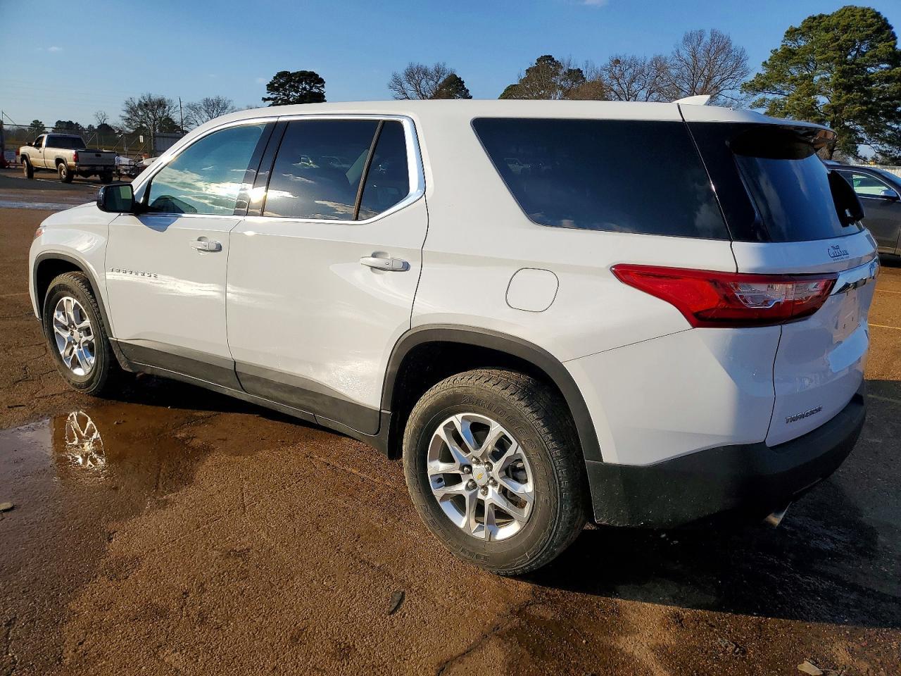 2020 Chevrolet Traverse Ls - Image 2