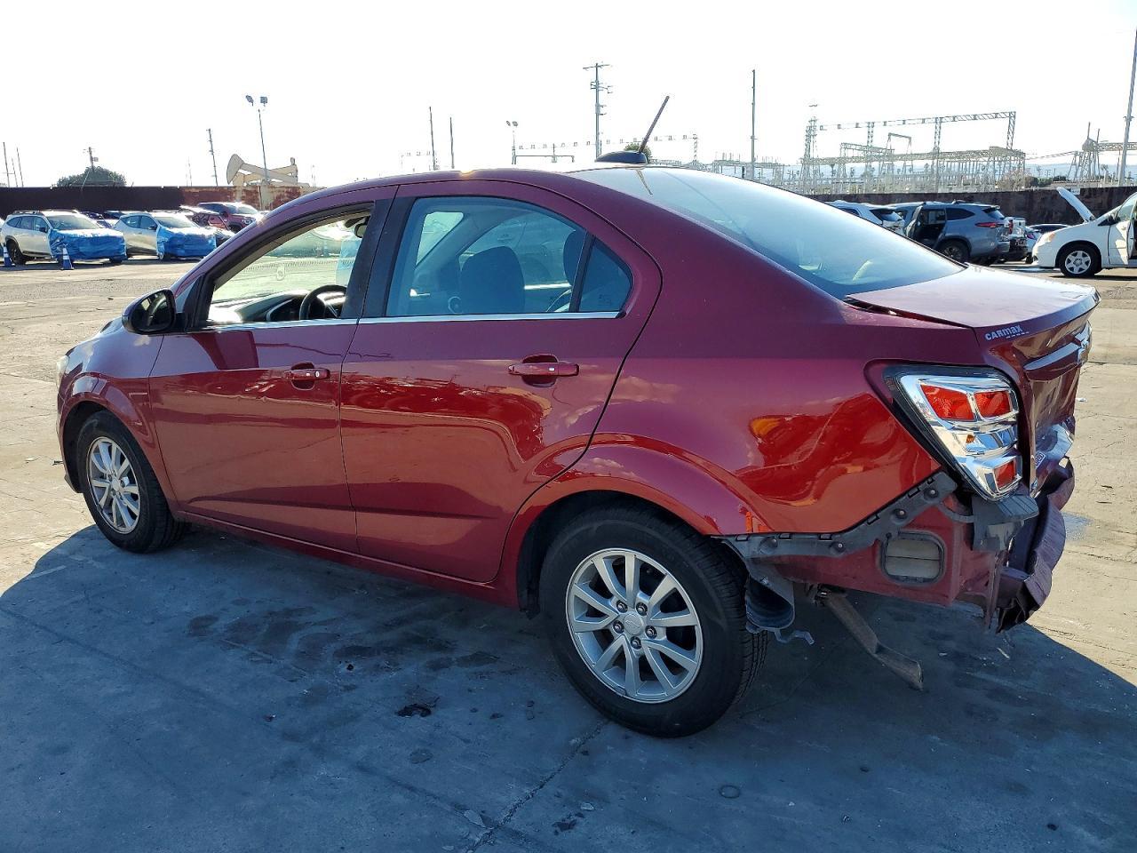 2018 Chevrolet Sonic Lt - Фото 2