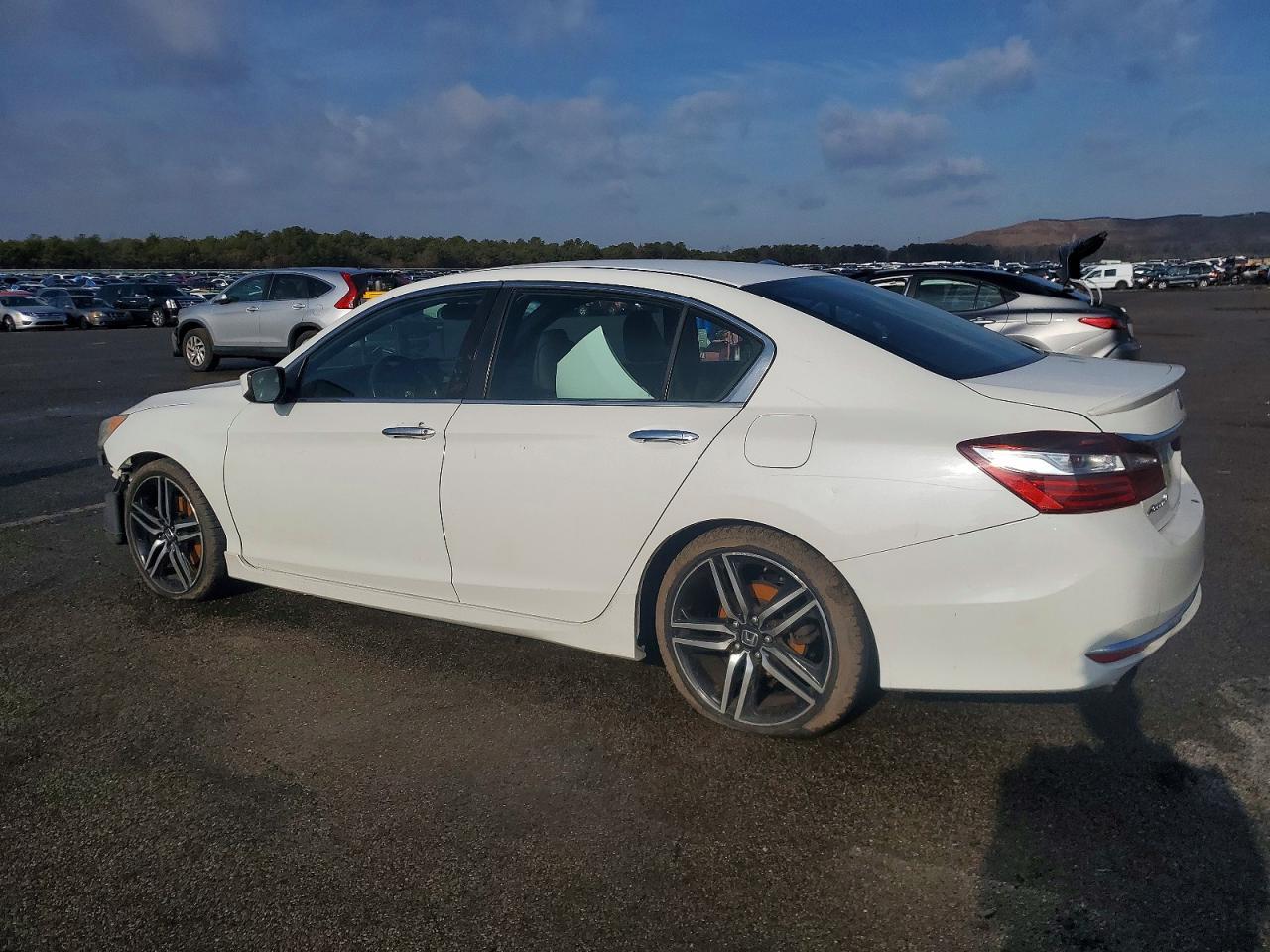 2017 Honda Accord Sport - Фото 2