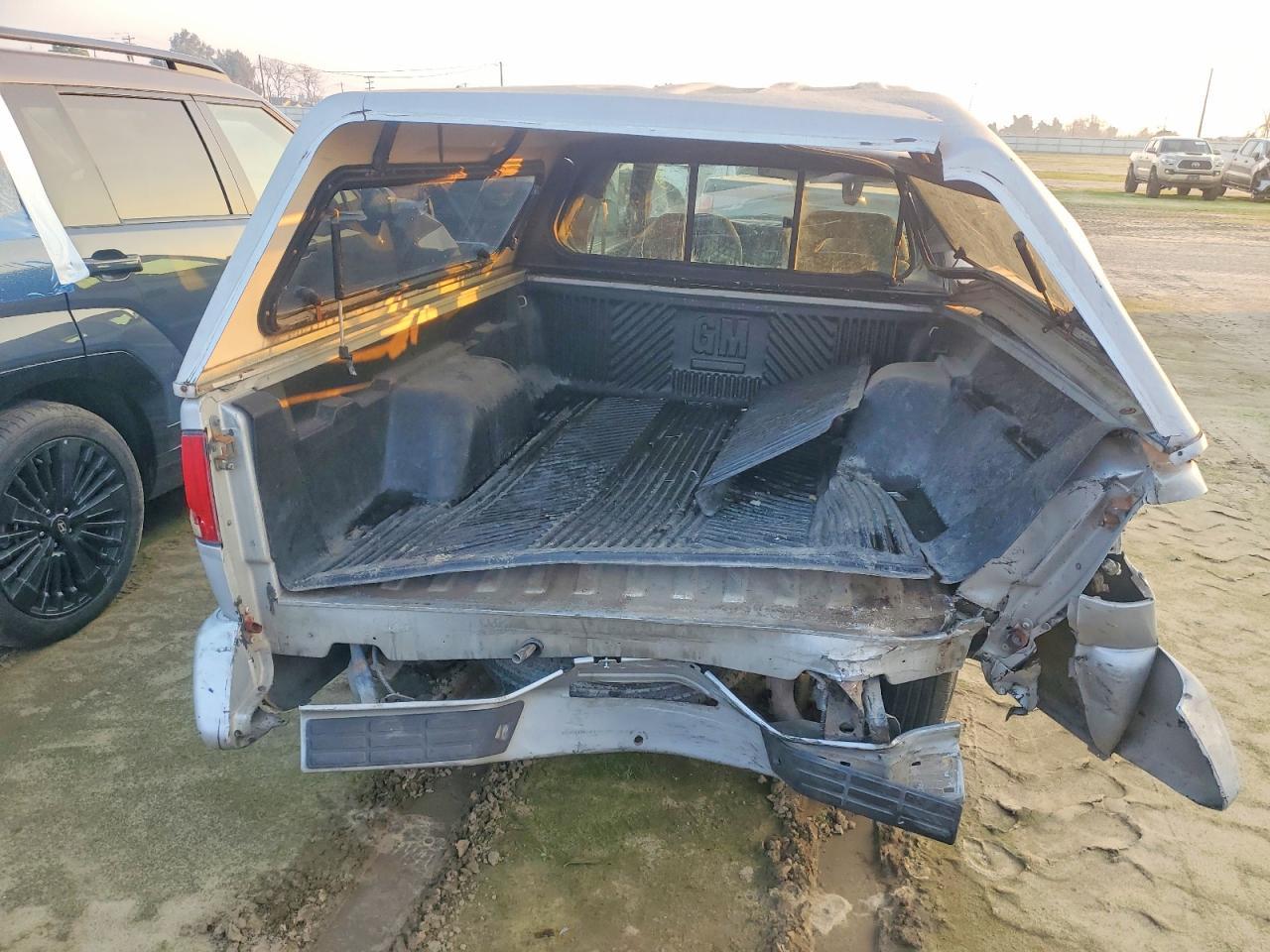 1995 GMC Sonoma - Image 6