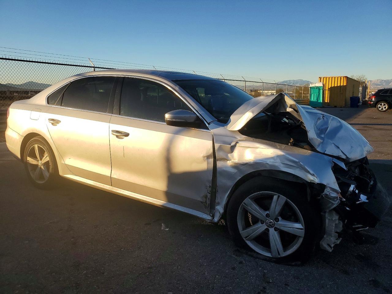 2013 Volkswagen Passat Se - Фото 4