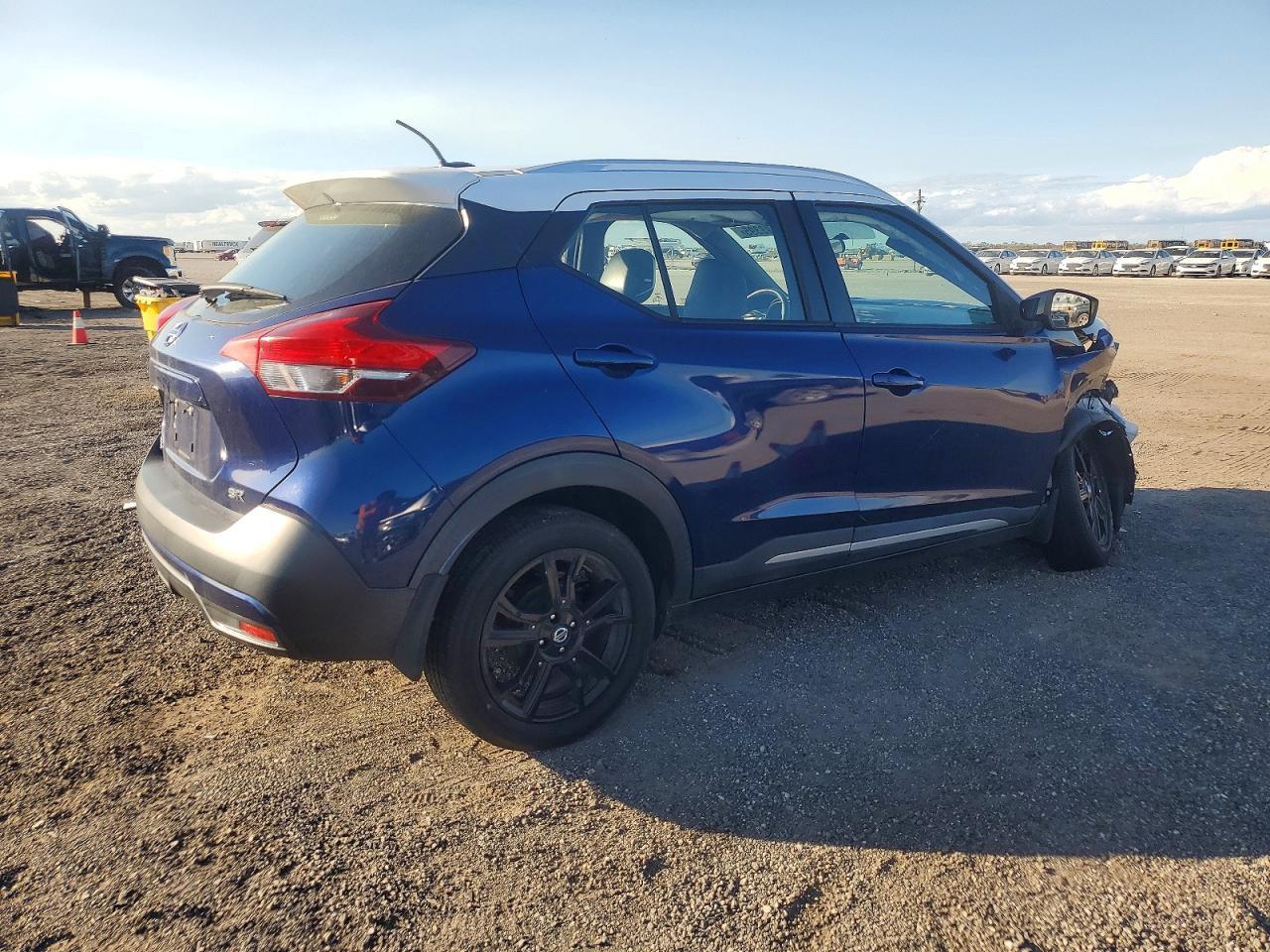 2019 Nissan Kicks Sr - Image 3