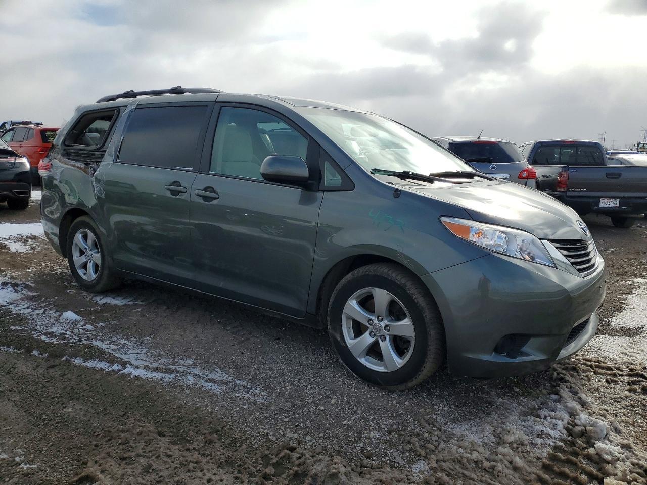 2011 Toyota Sienna Le - Фото 4