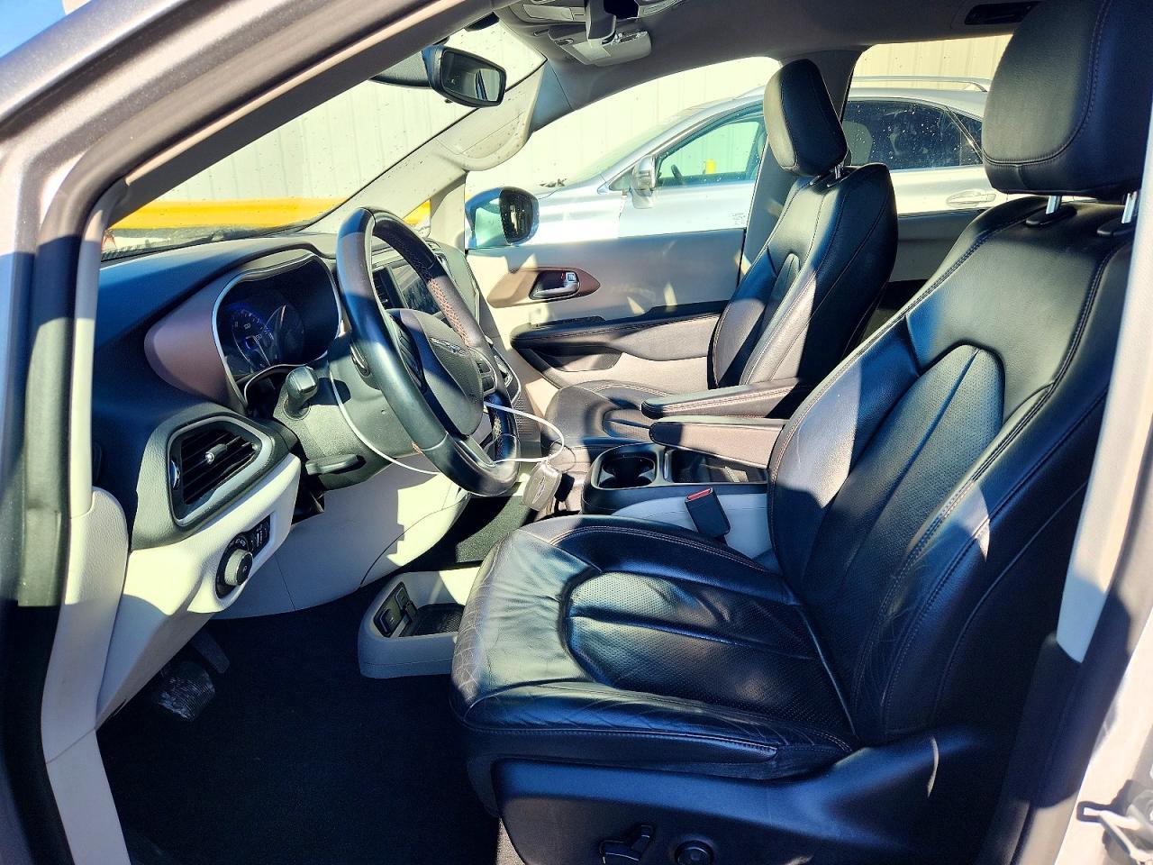 2018 Chrysler Pacifica Touring L - Image 7