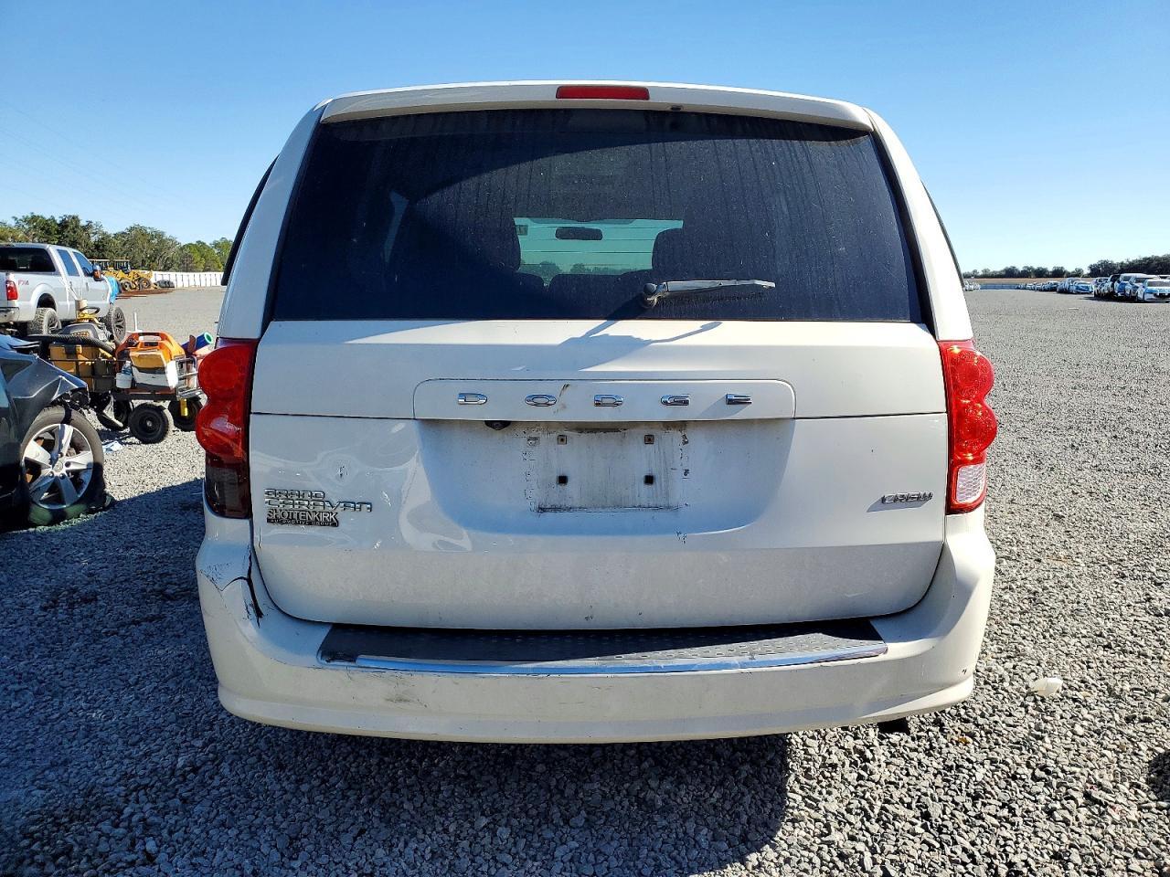 2011 Dodge Grand Caravan Crew - Image 6