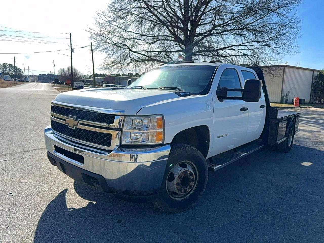 2011 Chevrolet Silverado C3500 - Фото 2