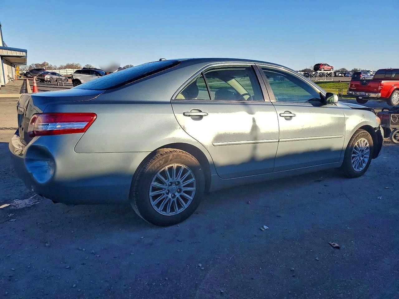 2010 Toyota Camry Base - Фото 3