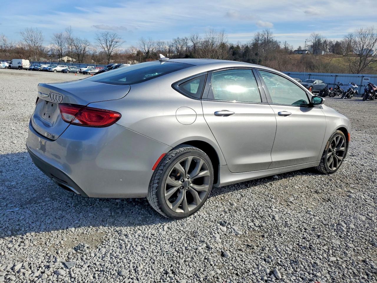 2015 Chrysler 200 S - Image 3