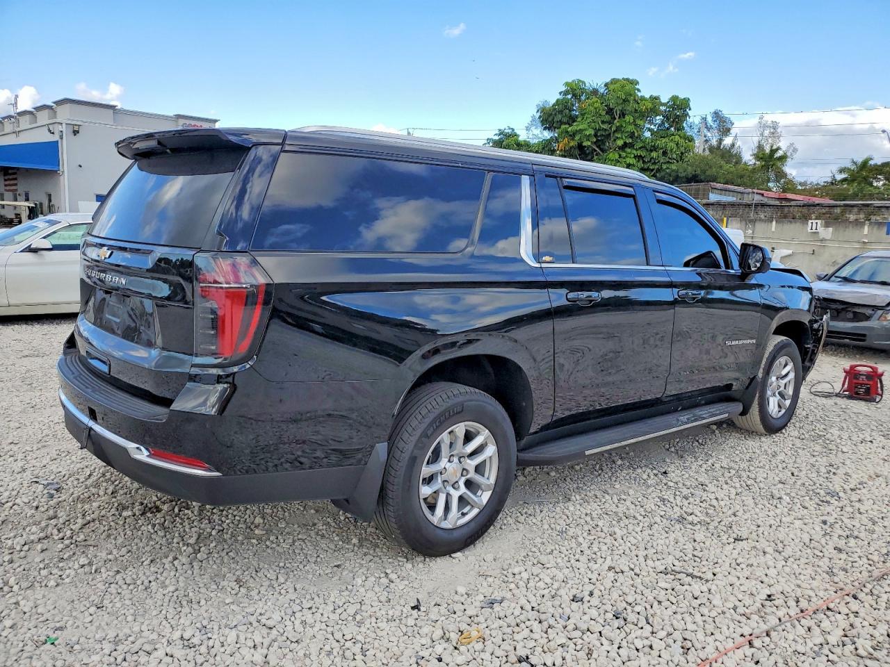 2025 Chevrolet Suburban C1500 Ls - Фото 3