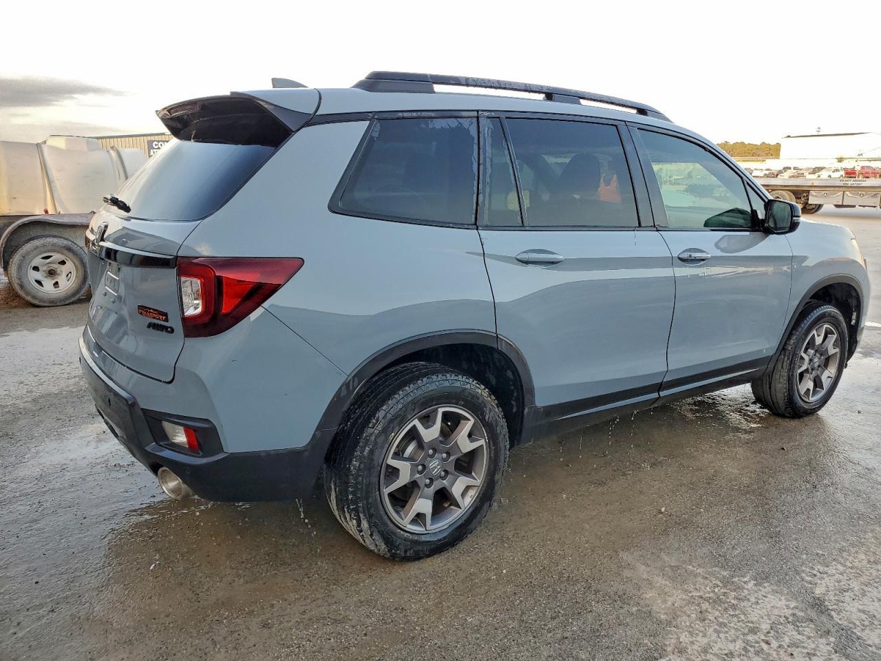 2023 Honda Passport Trail Sport - Image 3
