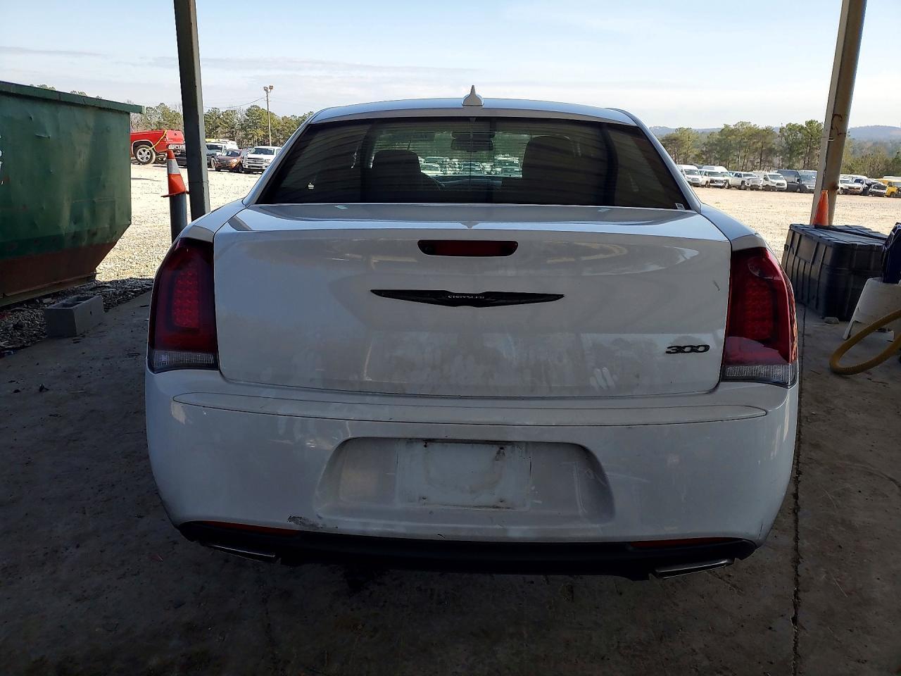 2022 Chrysler 300 Touring - Image 6