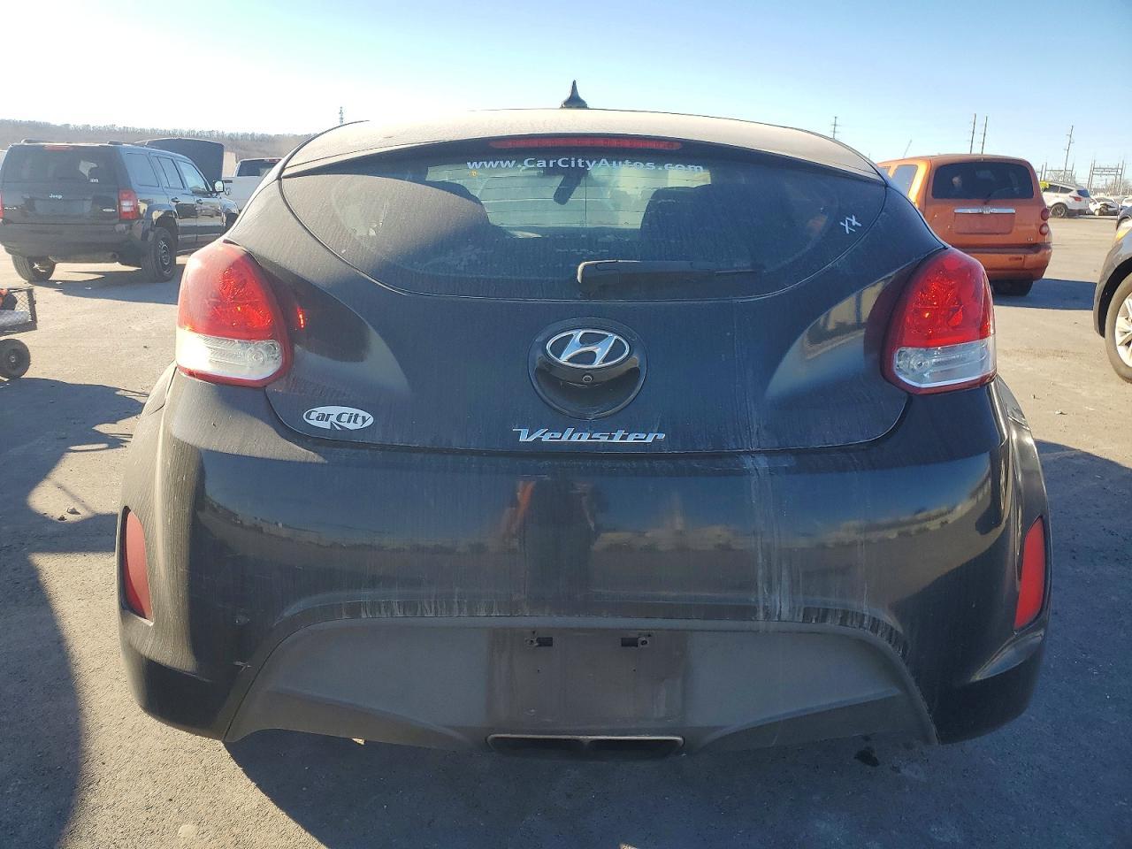 2016 Hyundai Veloster - Image 6