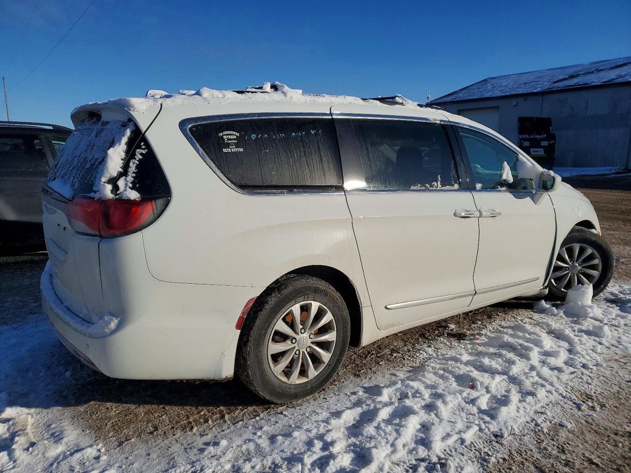 2017 Chrysler Pacifica Touring L - Фото 3