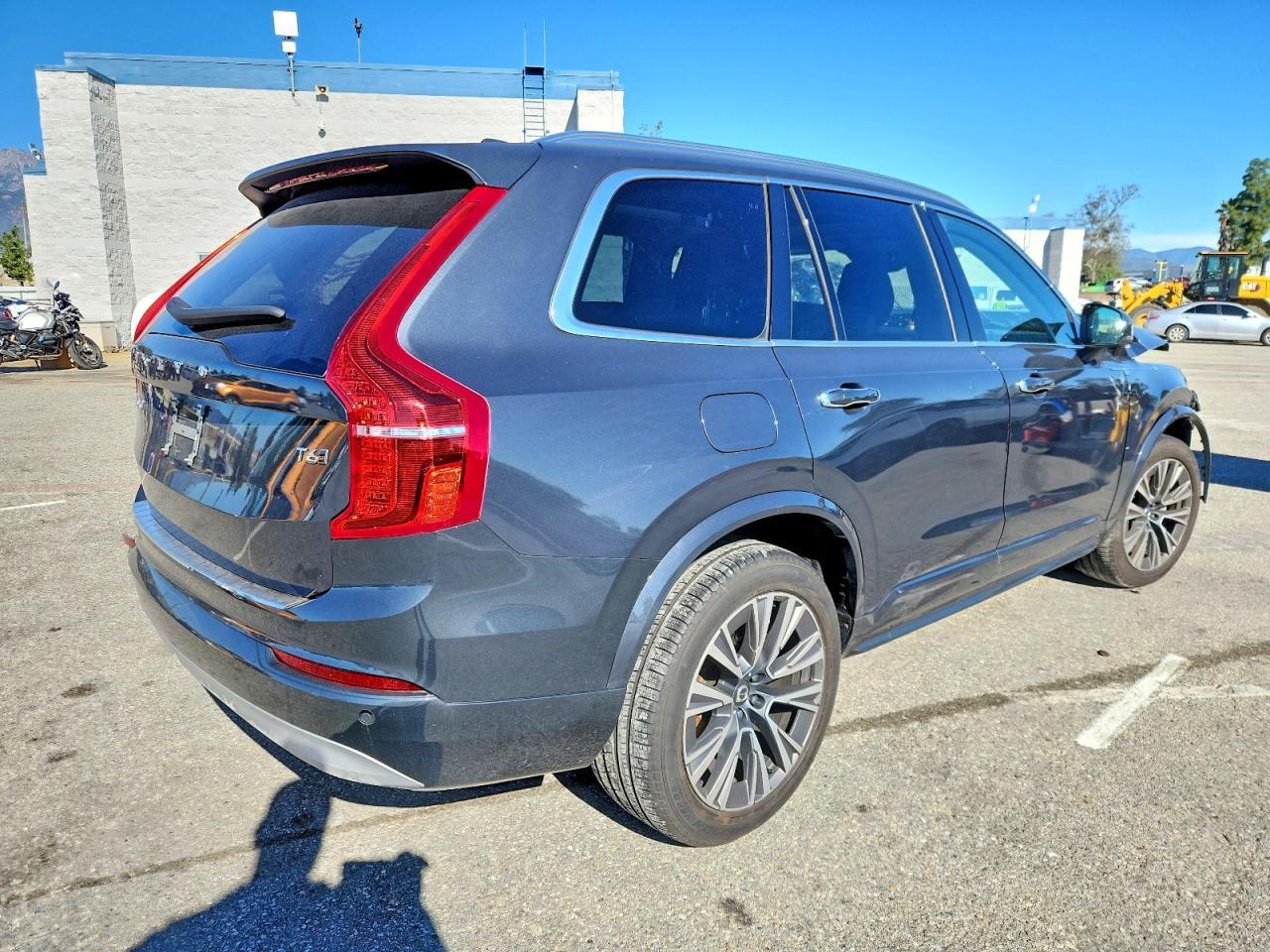 2022 Volvo Xc90 T6 Momentum - Image 3