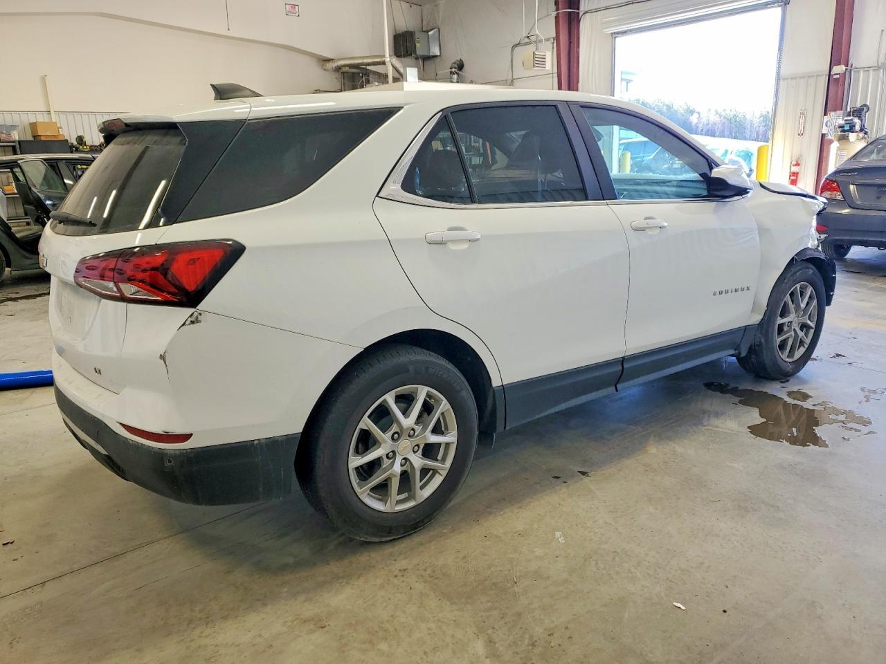 2023 Chevrolet Equinox Lt - Image 3