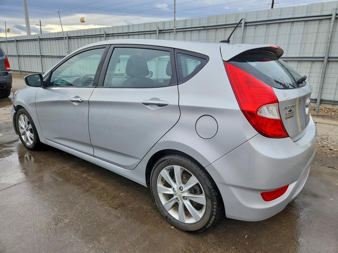 2012 Hyundai Accent Se - Фото 2